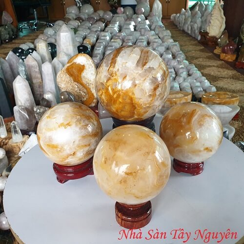 Quả Cầu Đá Thạch Anh Bông Vàng Đặt Bàn