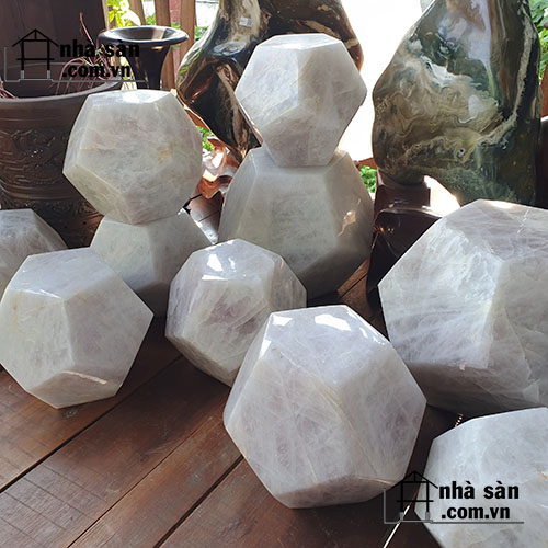 Quả Cầu Đá Thạch Anh Chôn Nền Nhà Quả Cầu Đá Thạch Anh Chôn Nền Nhà