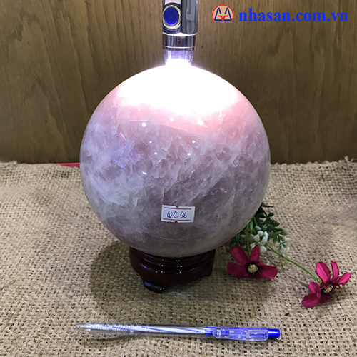 Quả cầu đá thạch anh hồng QC96