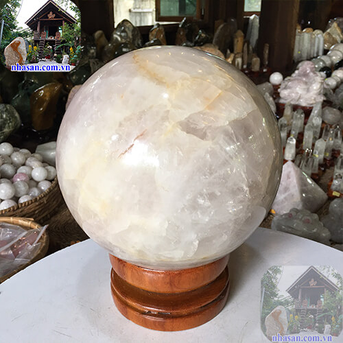 Quả cầu đá thạch anh trấn trạch Quả cầu đá thạch anh trấn trạch