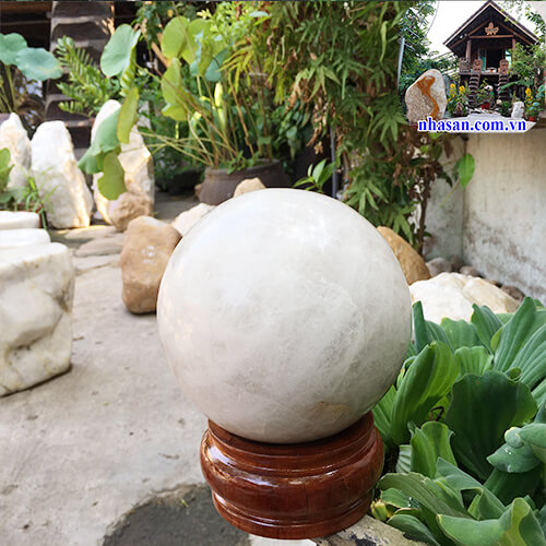 Quả cầu đá thạch anh trắng tự nhiên  Quả cầu đá thạch anh trắng tự nhiên