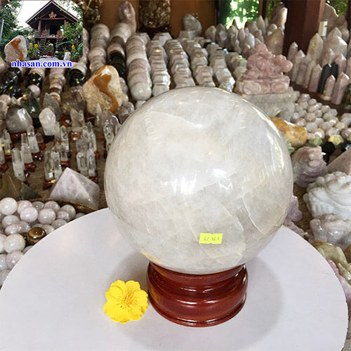 Quả cầu đá thạch anh trắng tự nhiên QC761-1 Quả cầu đá thạch anh trắng tự nhiên QC761-1