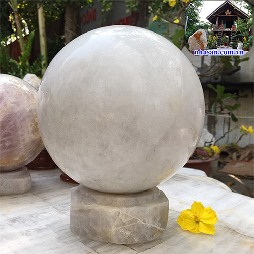 Quả cầu đá thạch anh trắng tự nhiên QC772-2 Quả cầu đá thạch anh trắng tự nhiên QC772-2