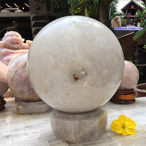 Quả cầu đá thạch anh trắng tự nhiên QC772-3 Quả cầu đá thạch anh trắng tự nhiên QC772-3