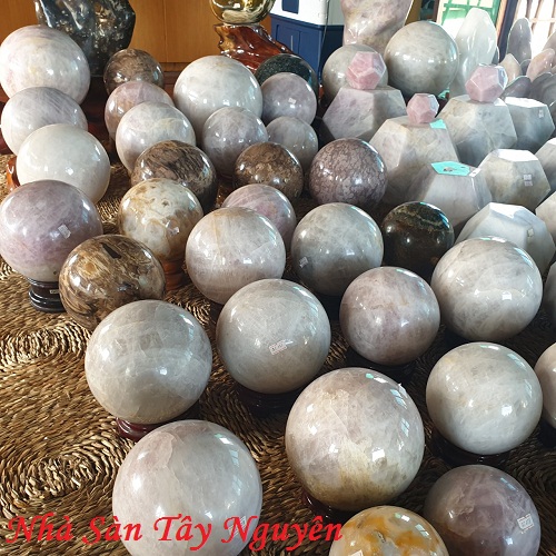 Quả Cầu Đá Thạch Anh Tự Nhiên Quả Cầu Đá Thạch Anh Tự Nhiên