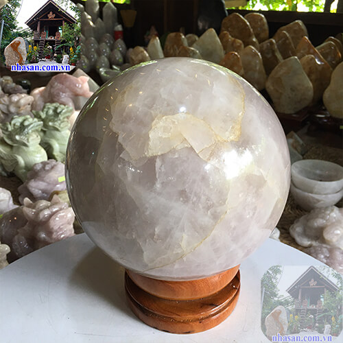 Quả cầu đá thạch anh tự nhiên Quả cầu đá thạch anh tự nhiên