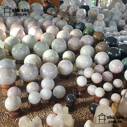 Quả Cầu Đá Thạch Anh Tự Nhiên  Quả Cầu Đá Thạch Anh Tự Nhiên