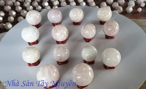Small Sphere Set The Desk