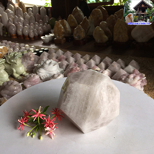 Qủa cầu phong thủy 12 mặt đá thạch anh Qủa cầu phong thủy 12 mặt đá thạch anh