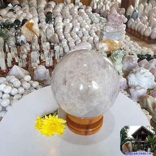 Quả cầu đá thạch anh hồng hợp mệnh gì Quả cầu đá thạch anh hồng hợp mệnh gì