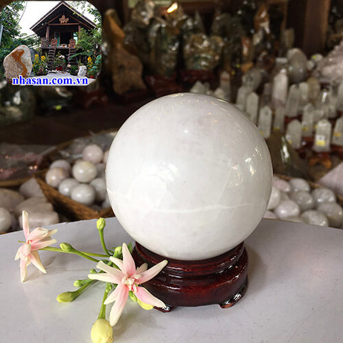 Quả cầu phong thủy đá thạch anh trắng 7cm QC800-3 Quả cầu phong thủy đá thạch anh trắng 7cm QC800-3