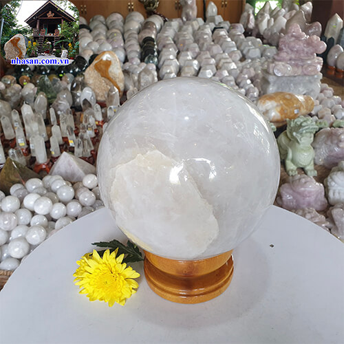 Quả cầu phong thủy đá thạch anh trắng tự nhiên Quả cầu phong thủy đá thạch anh trắng tự nhiên