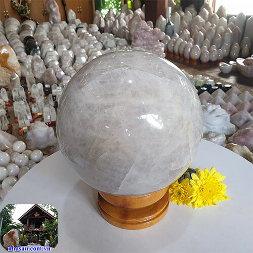 Mua quả cầu đá thạch anh trắng ở đâu Mua quả cầu đá thạch anh trắng ở đâu