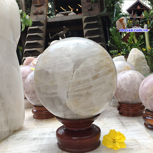Quả cầu phong thủy đá thạch anh trắng tự nhiên QC764-2 Quả cầu phong thủy đá thạch anh trắng tự nhiên QC764-2