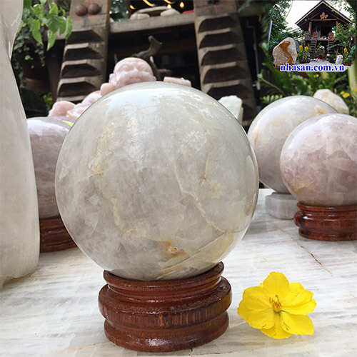 Quả cầu phong thủy đá thạch anh trắng tự nhiên QC773-3 Quả cầu phong thủy đá thạch anh trắng tự nhiên QC773-3