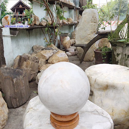 Quả cầu phong thủy đá thạch anh tự nhiên Quả cầu phong thủy đá thạch anh tự nhiên