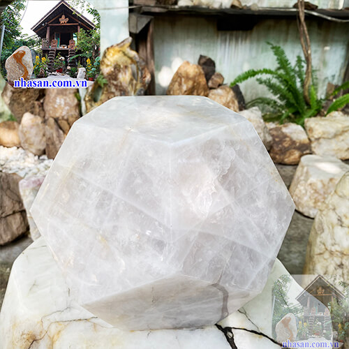 Quả cầu thạch anh 12 mặt giúp trấn trạch trừ tà Quả cầu thạch anh 12 mặt giúp trấn trạch trừ tà