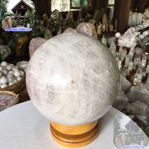 Quả cầu thạch anh hồng tạo ra trạng thái cân bằng cho tâm hồn Quả cầu thạch anh hồng tạo ra trạng thái cân bằng cho tâm hồn