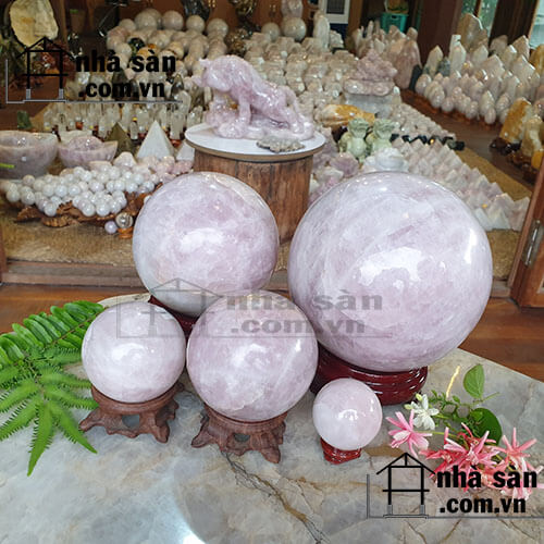 Quả Cầu Tròn Đá Thạch Anh Tự Nhiên Quả Cầu Tròn Đá Thạch Anh Tự Nhiên