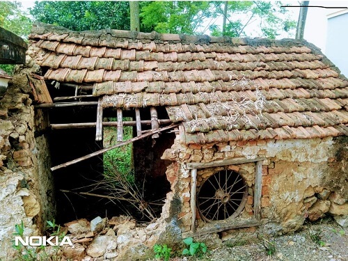 Quán cà phê bên động từ thức