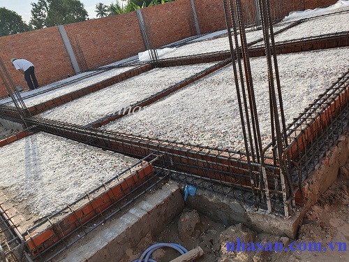 Scattered House Background With Small Shredded Quartz Stones