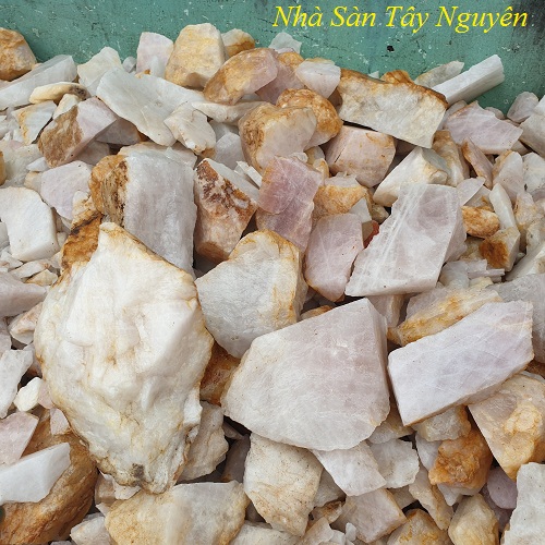 Using Scattered Pink Quartz Scattered Bed