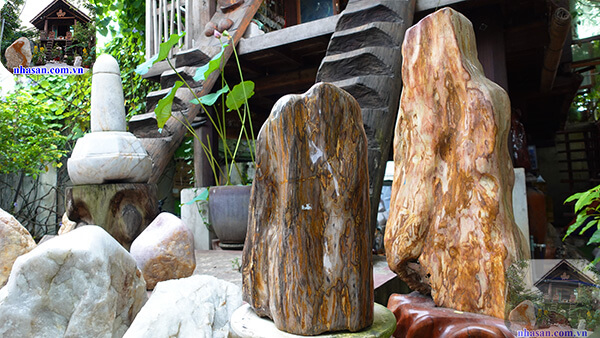 Tác dụng phong thủy của thạch mộc là trấn áp tà khí Tác dụng phong thủy của thạch mộc là trấn áp tà khí