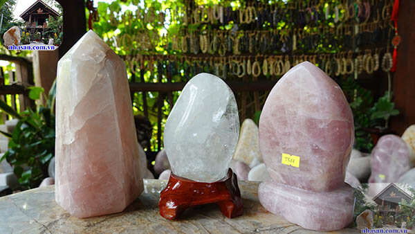 Trụ đá thạch anh phong thủy Trụ đá thạch anh phong thủy