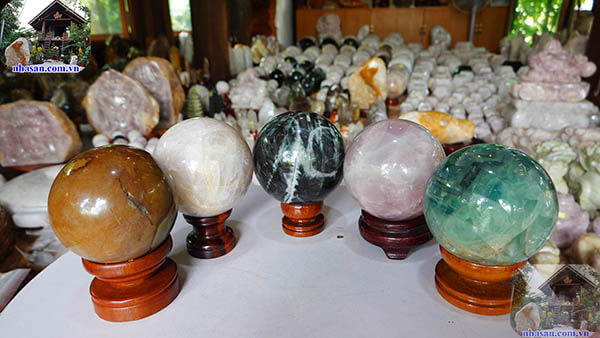 Qủa cầu đá phong thủy Qủa cầu đá phong thủy