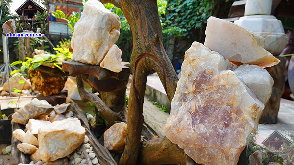Giá thạch anh hồng tự nhiên