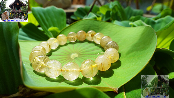 Thạch anh tóc vàng có hiệu ứng phát quang đẹp mắt