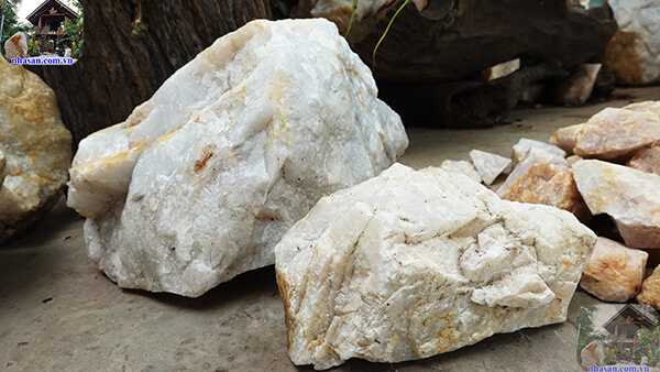 Đặc tính của đá thạch anh trắng đục Đặc tính của đá thạch anh trắng đục