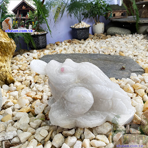 Thiềm thừ ngậm tiền đá thạch anh trắng Thiềm thừ ngậm tiền đá thạch anh trắng