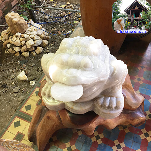 Thiềm thừ ngậm tiền phong thủy Thiềm thừ ngậm tiền phong thủy