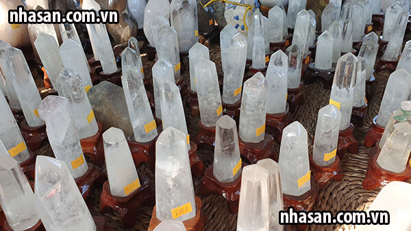 Trụ đá thạch anh tinh thể