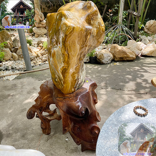 Trụ đá canxedon vàng nguyên khối phong thủy  Trụ đá canxedon vàng nguyên khối phong thủy