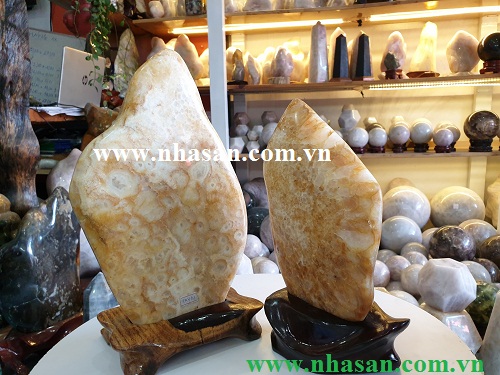 Trụ Đá Đặt Bàn Thạch Anh Bông Vàng