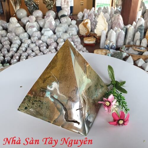 Trụ Đá Kim Tự Tháp Đá Canxedon