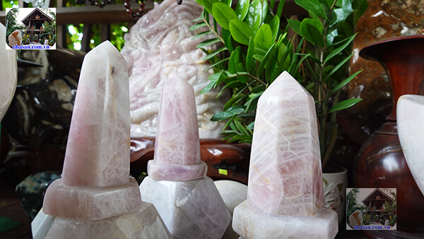 Trụ lục giác đá thạch anh hồng