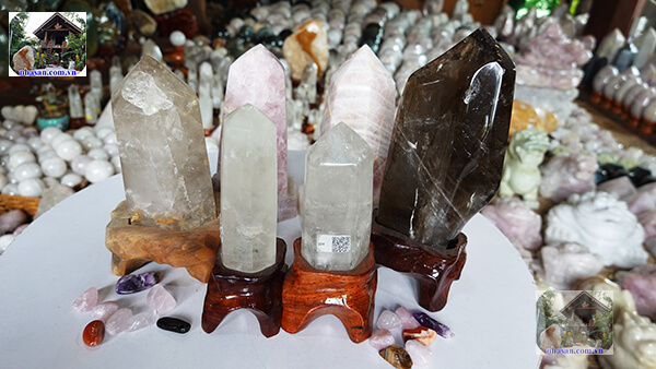 Trụ đá thạch anh tượng trưng cho sự nghiệp, bình an và may mắn