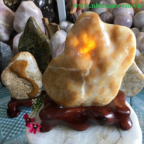 Golden Flower Quartz Pillar For Sale In Ben Tre