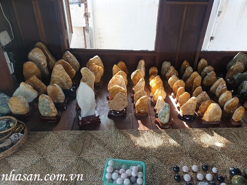 Golden Flower Quartz Pillar - Vietnam Natural Stone