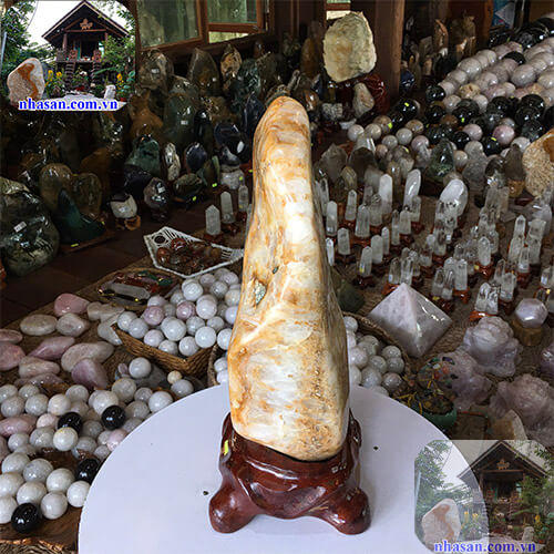 Trụ đá thạch anh bông vàng phong thủy tự nhiên TAV130-3 Trụ đá thạch anh bông vàng phong thủy tự nhiên TAV130-3