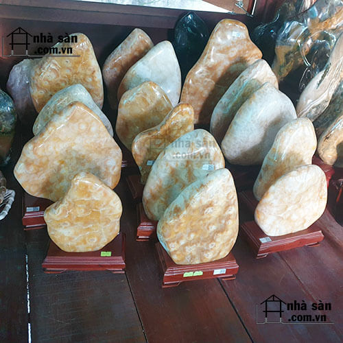 Trụ Đá Thạch Anh Bông Vàng Tự Nhiên Trụ Đá Thạch Anh Bông Vàng Tự Nhiên