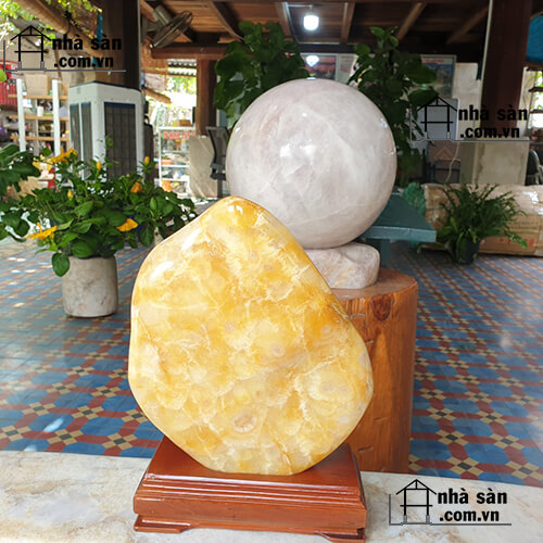 Trụ Đá Thạch Anh Bông Vàng Tự Nhiên