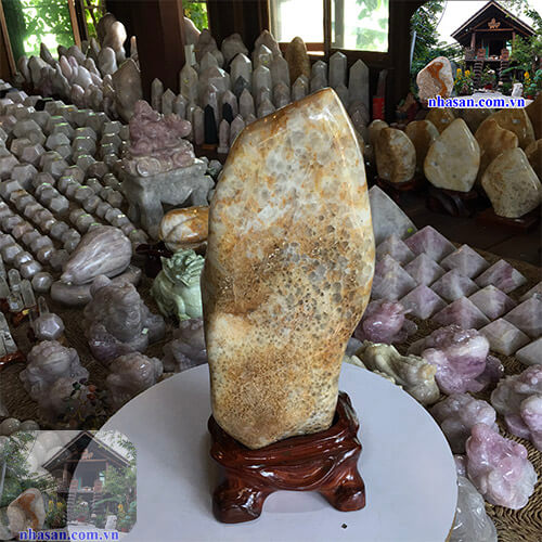 Trụ đá thạch anh bông vàng tự nhiên TAV130-2 Trụ đá thạch anh bông vàng tự nhiên TAV130-2