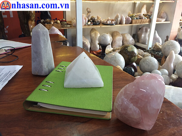 Quartz Stone Head For Desktop