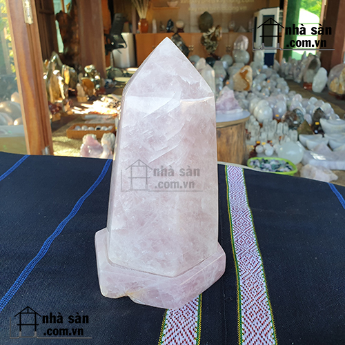 Trụ Đá Thạch Anh Hồng