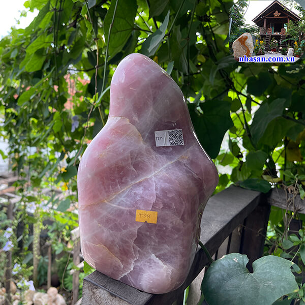 Trụ Đá Thạch Anh Hồng  Trụ Đá Thạch Anh Hồng