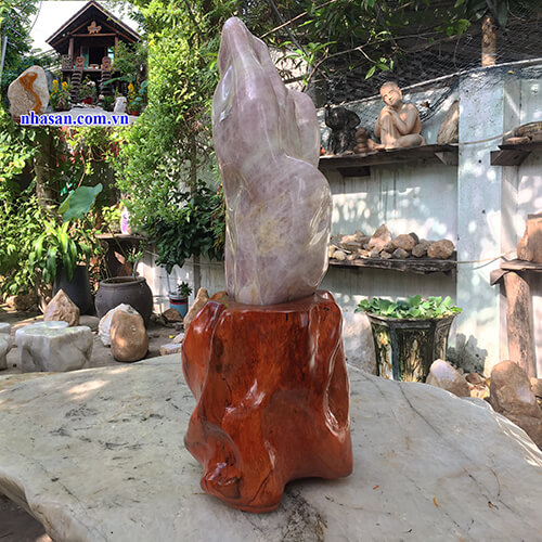 Trụ đá thạch anh hồng nguyên khối Trụ đá thạch anh hồng nguyên khối